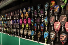 Support pour raquettes de padel avec barre de renfort en ABS 2