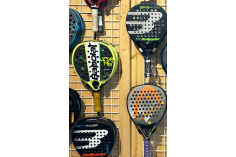 Black ABS dual support for two padel rackets on wire mesh 2