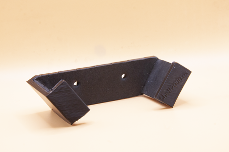 Soporte individual para palas de pádel en instalación mural