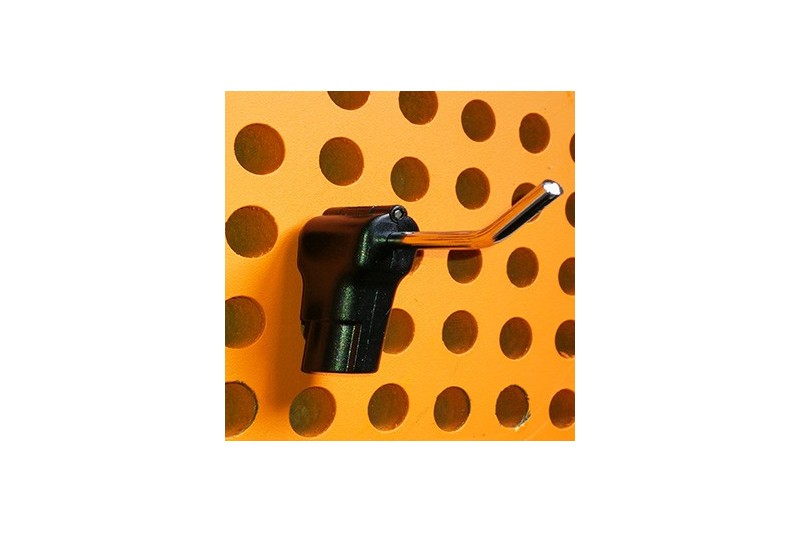 Antivol magnétique pour crochets de 6 mm installé sur un panneau d’exposition